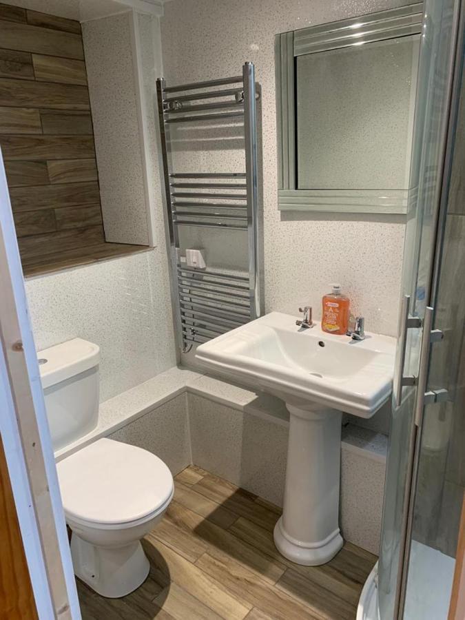 Beautiful Studio Apartment มิลฟอร์ดเฮเวน ภายนอก รูปภาพ