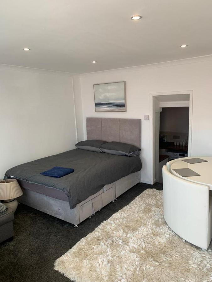 Beautiful Studio Apartment มิลฟอร์ดเฮเวน ภายนอก รูปภาพ