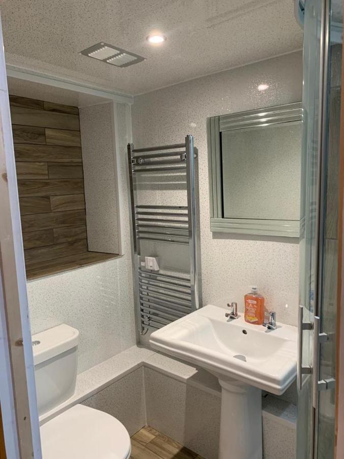 Beautiful Studio Apartment มิลฟอร์ดเฮเวน ภายนอก รูปภาพ
